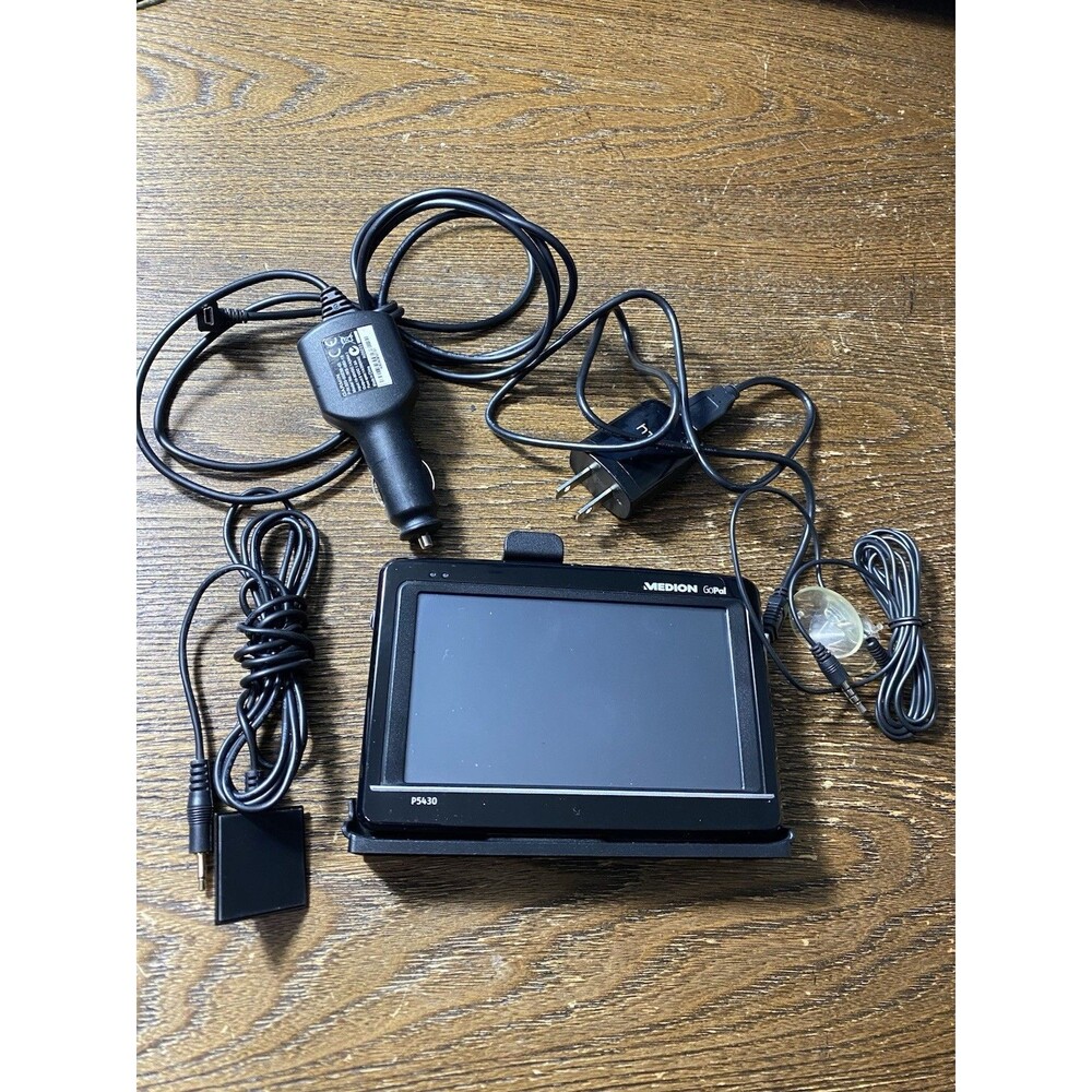 Medion GoPal Bundle P5430 M10 GPS Navigation System Portable With Various Cables